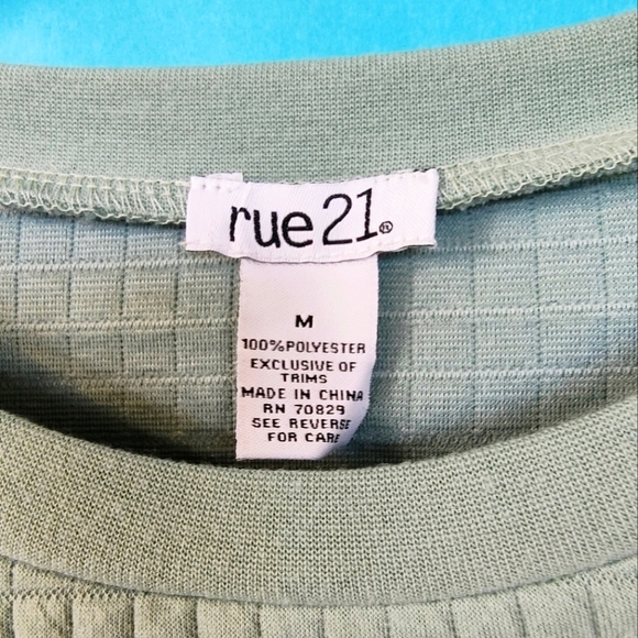 Rue21 Cropped Crewneck - Picture 5 of 5